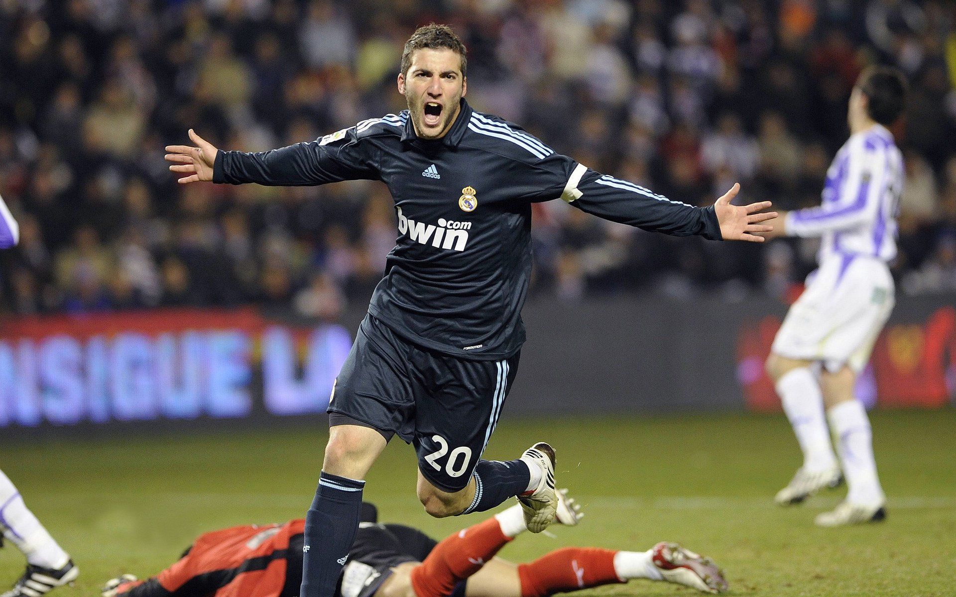 纽约风暴席卷俄城,莫兰特于焦点之夜加冕为王